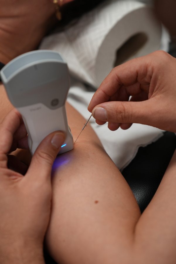 Kinésithérapeute en pratique échoguidée